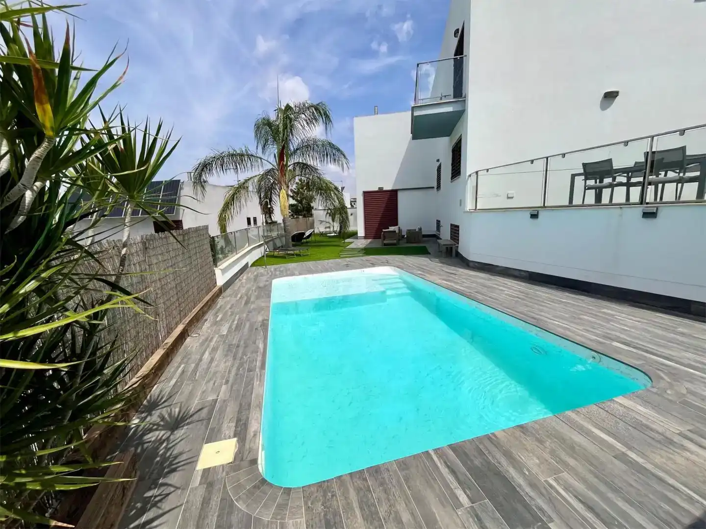 Piscina de Casa o xalet en venda en Montequinto amb Aire condicionat, Piscina i Balcó