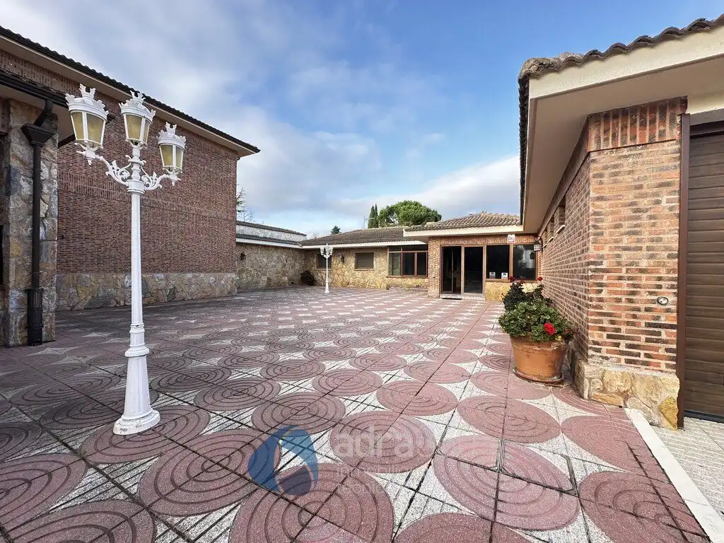 Garden of Houses for sale in Lardero  with Air Conditioner, Heating and Private garden