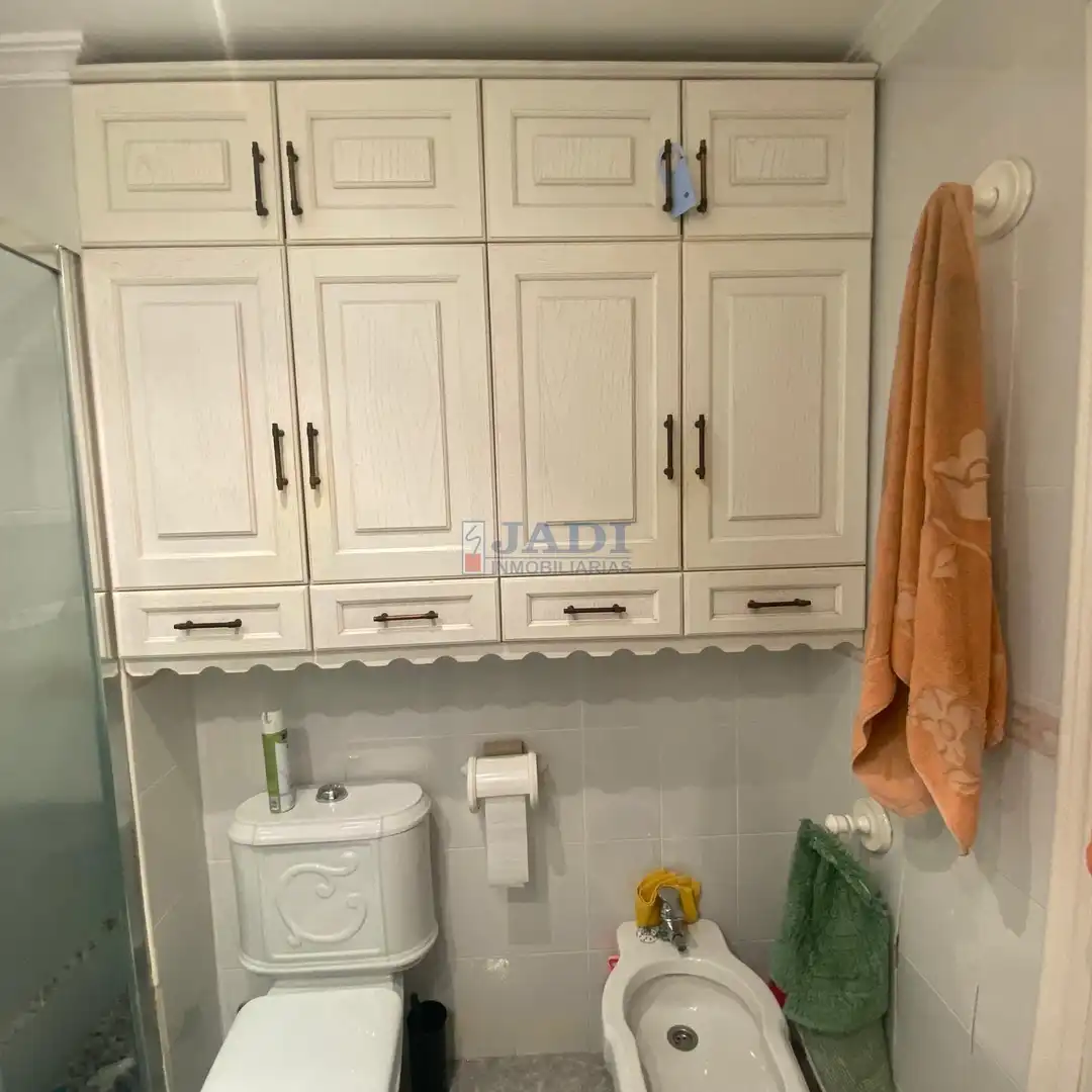 Bathroom of Flat for sale in Valdepeñas  with Air Conditioner, Heating and Terrace
