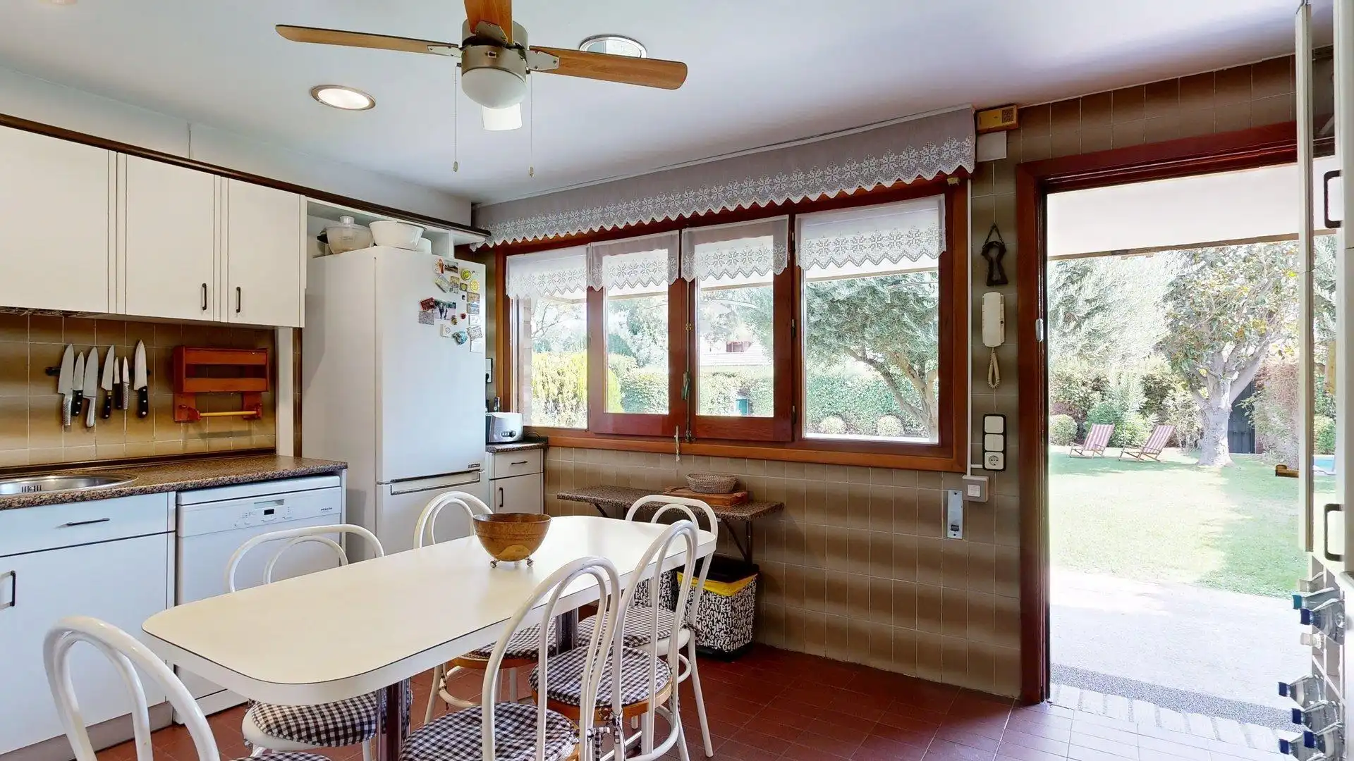 Cocina de Casa o chalet en venta en Zaragoza con Aire acondicionado, Calefacción y Jardín privado