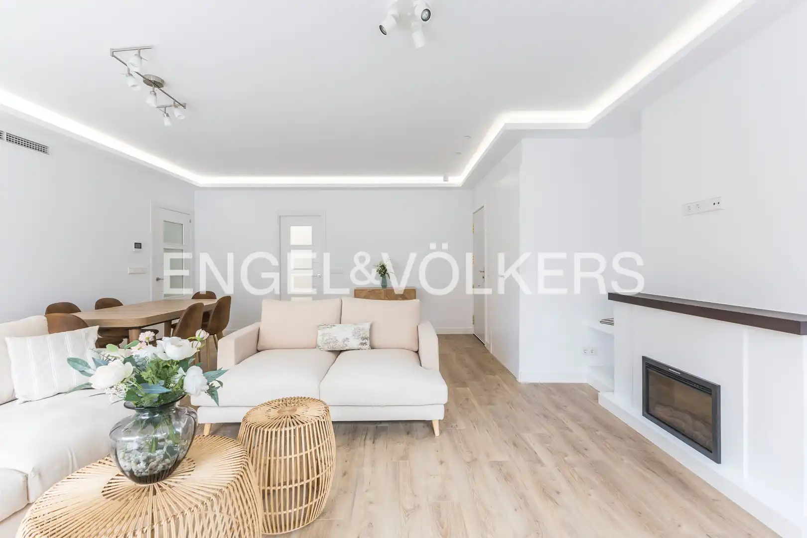 Living room of Flat for sale in Madrid  with Air Conditioner, Heating and Terrace