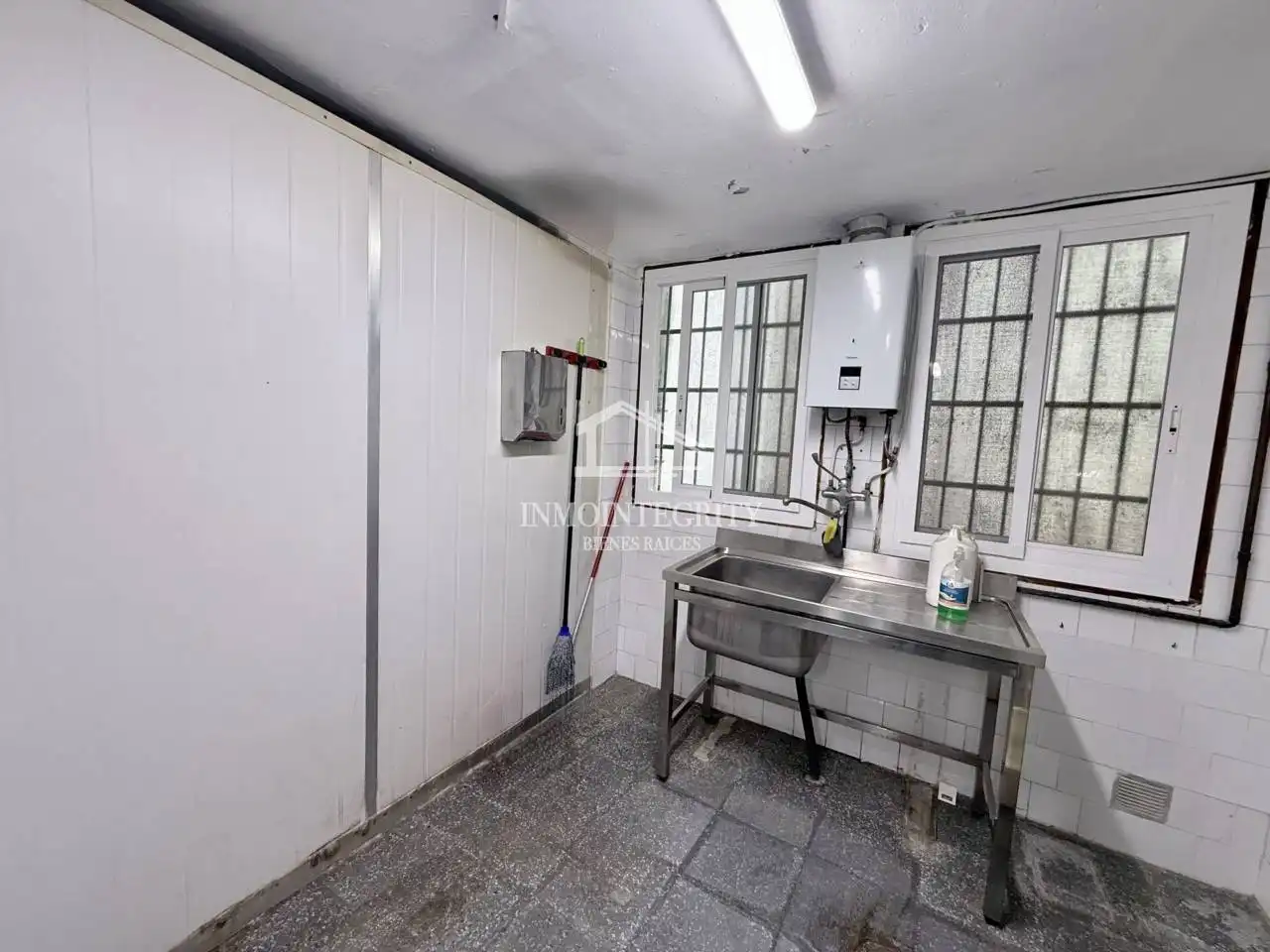 Cocina de Local en venta en Castellón de la Plana / Castelló de la Plana con Aire acondicionado