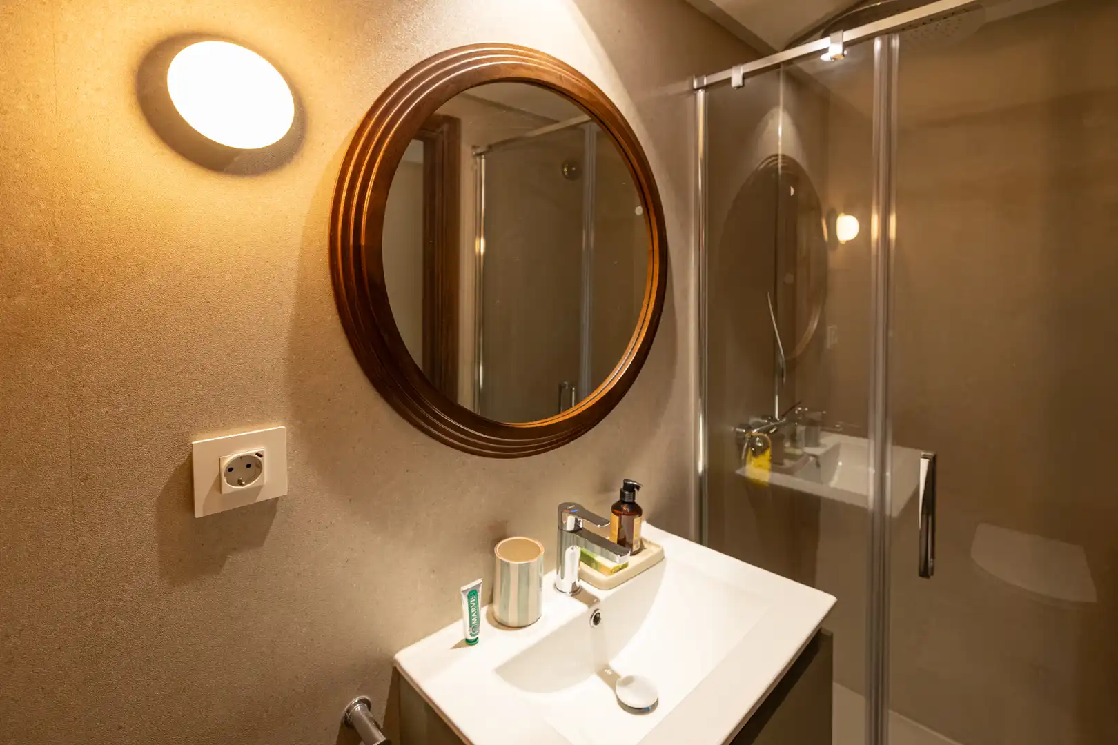 Badezimmer von Wohnung zur Miete in Barcelona mit Klimaanlage, Heizung und Möbliert