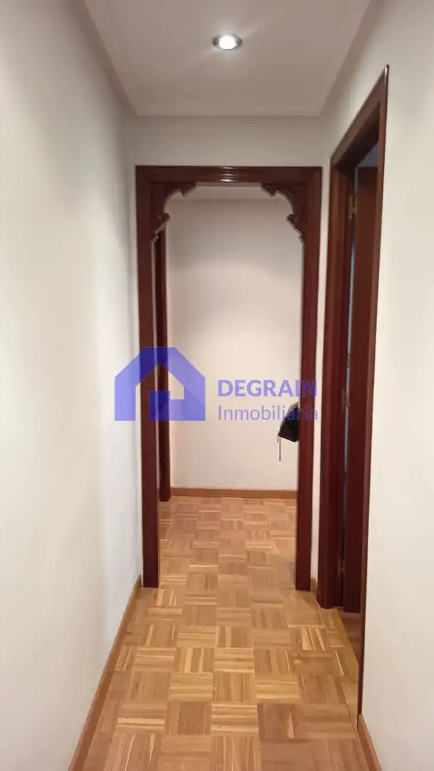 Piso en venta en Oviedo  con Parquet y Trastero