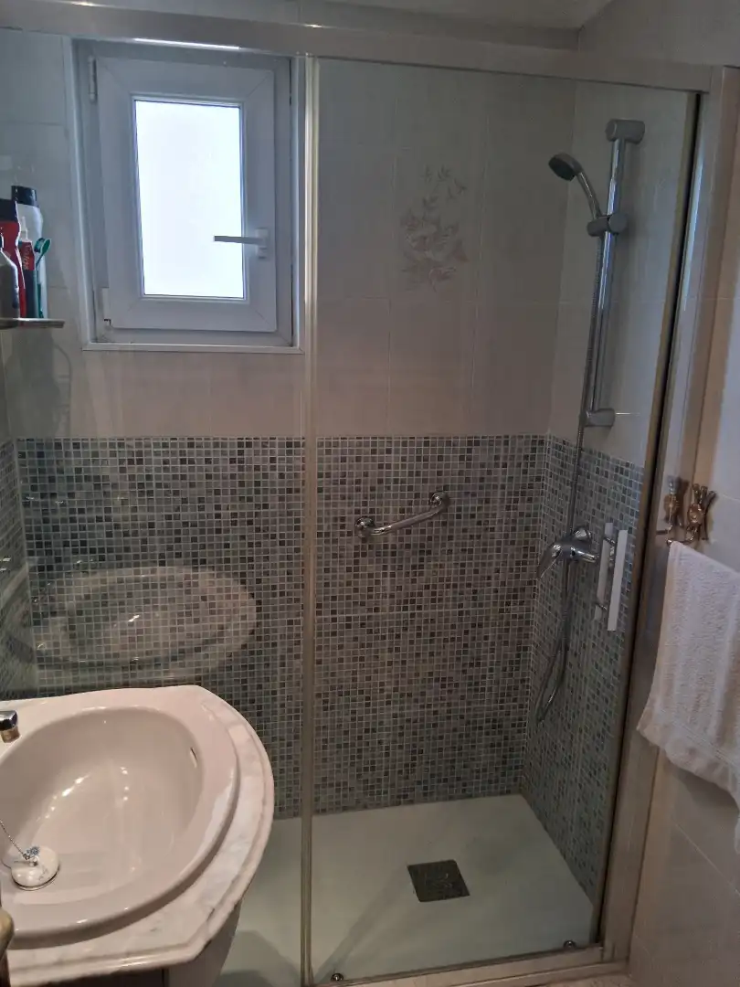 Badezimmer von Wohnung zum Verkauf in Madrid mit Heizung, Parkett und Ofen