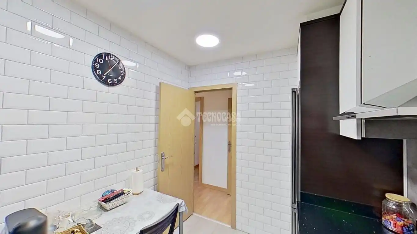 Kitchen of Flat for sale in Manresa  with Terrace, Storage room and Furnished