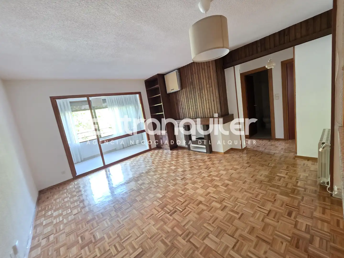 Living room of Flat for rent in Madrid  with Air Conditioner, Parquet flooring and Terrace