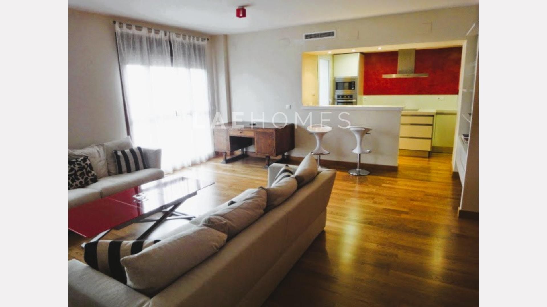 Sala d'estar de Pis en venda en  Sevilla Capital amb Aire condicionat i Piscina comunitària
