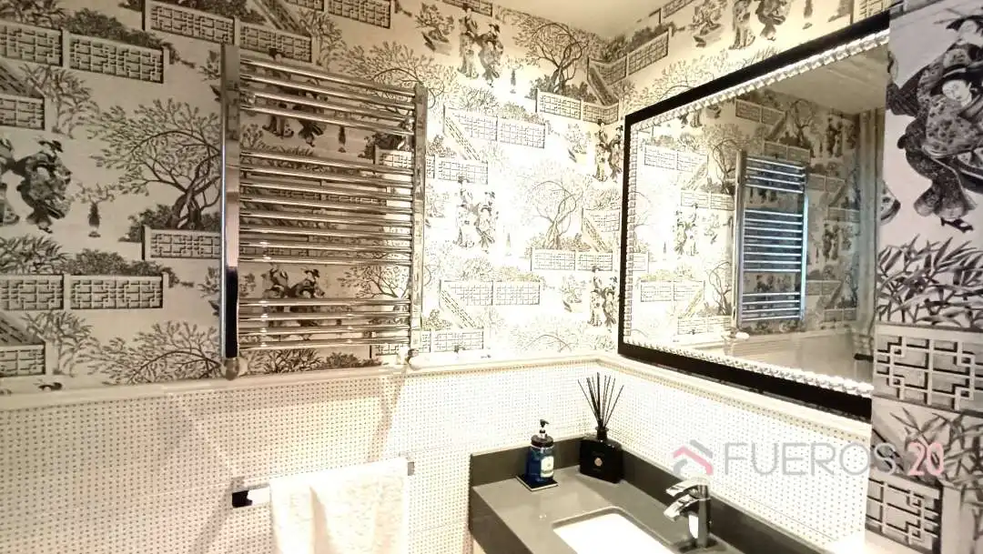 Baño de Piso en venta en Barakaldo  con Calefacción, Terraza y Balcón