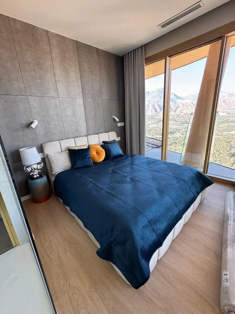 Dormitori de Àtic de lloguer en Benidorm amb Aire condicionat, Calefacció i Terrassa