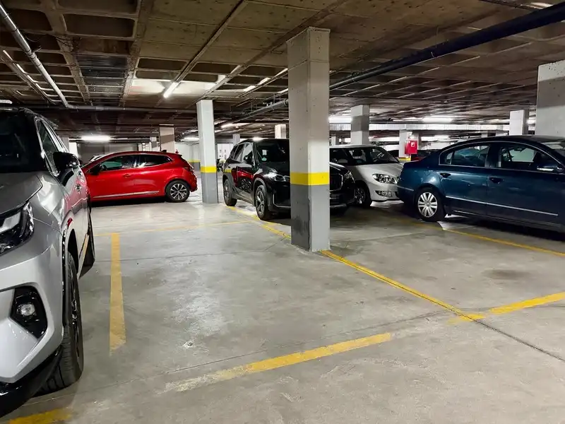 Parkplatz von Garage zur Miete in Madrid