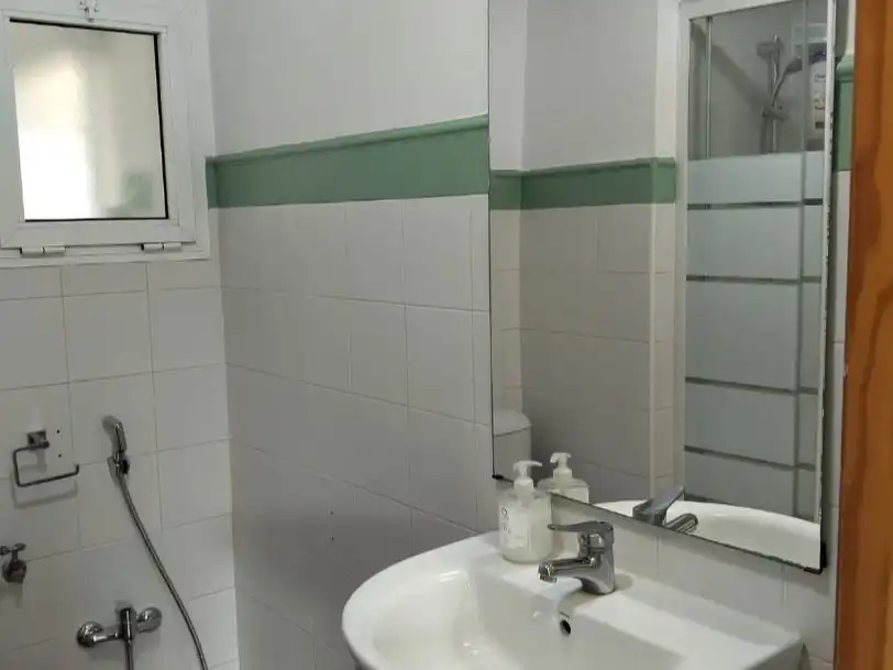 Badezimmer von Wohnung zur Miete in  Sevilla Capital mit Klimaanlage