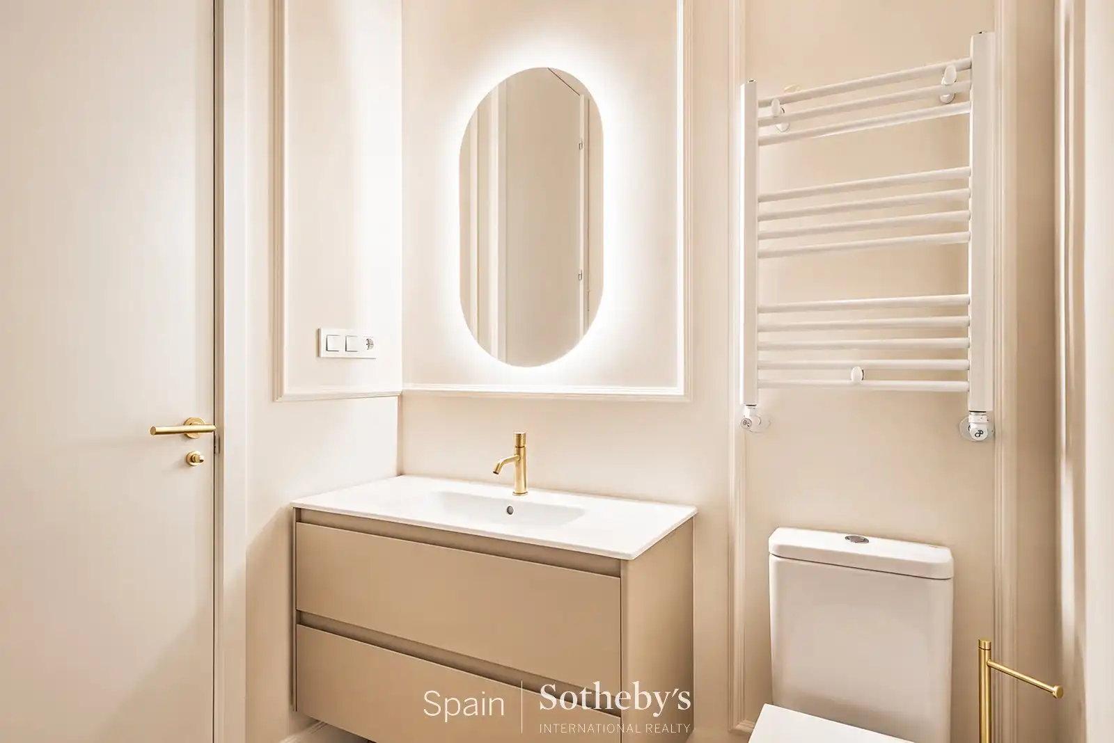 Bany de Apartament en venda en Madrid amb Aire condicionat