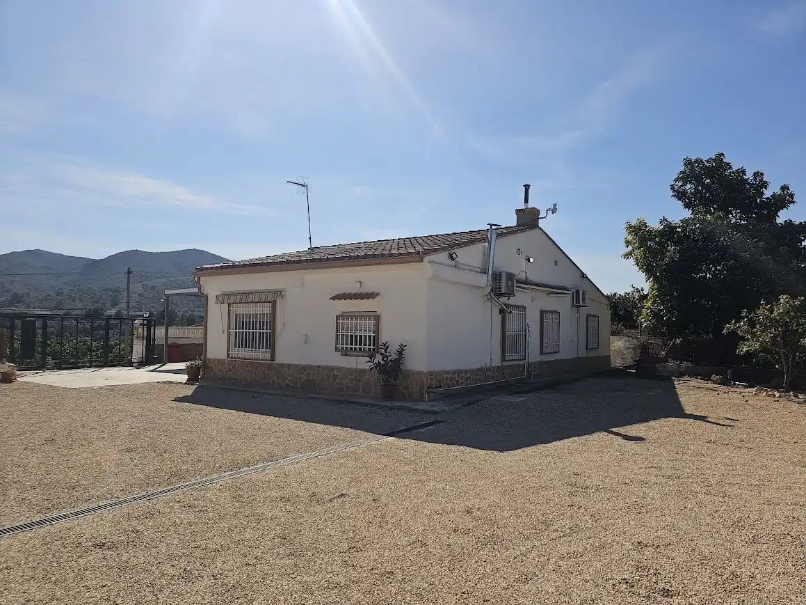 Casa rústica amb piscina en venda a Canals
