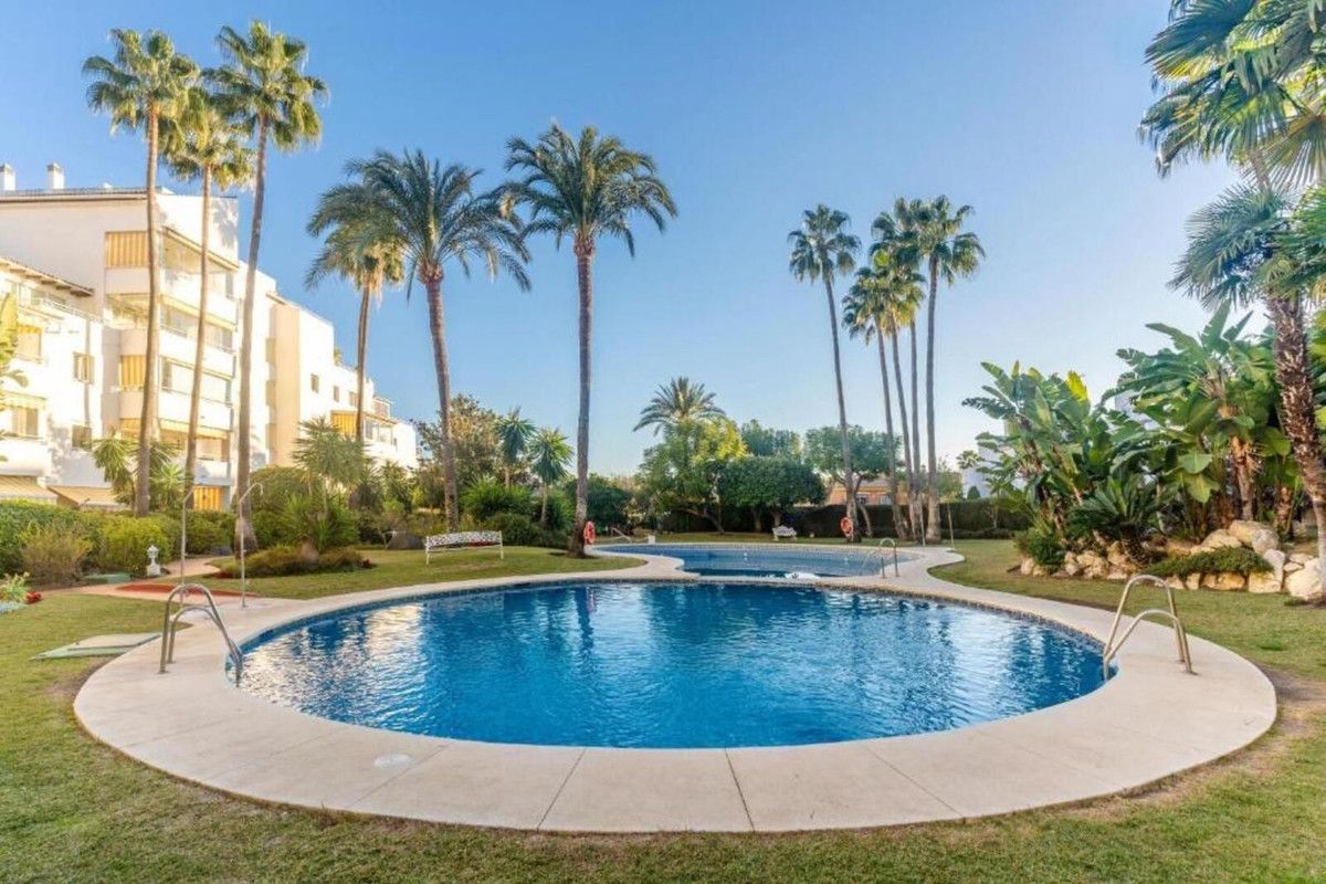 Jardí de Planta baixa de lloguer en Estepona amb Aire condicionat, Jardí privat i Terrassa