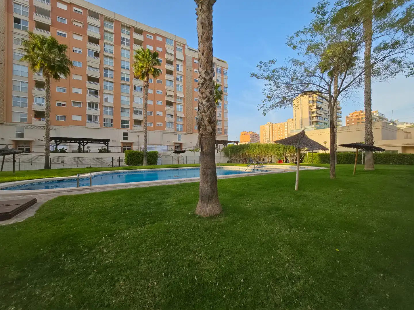 Piscina de Pis en venda en Alicante / Alacant amb Aire condicionat, Terrassa i Piscina comunitària