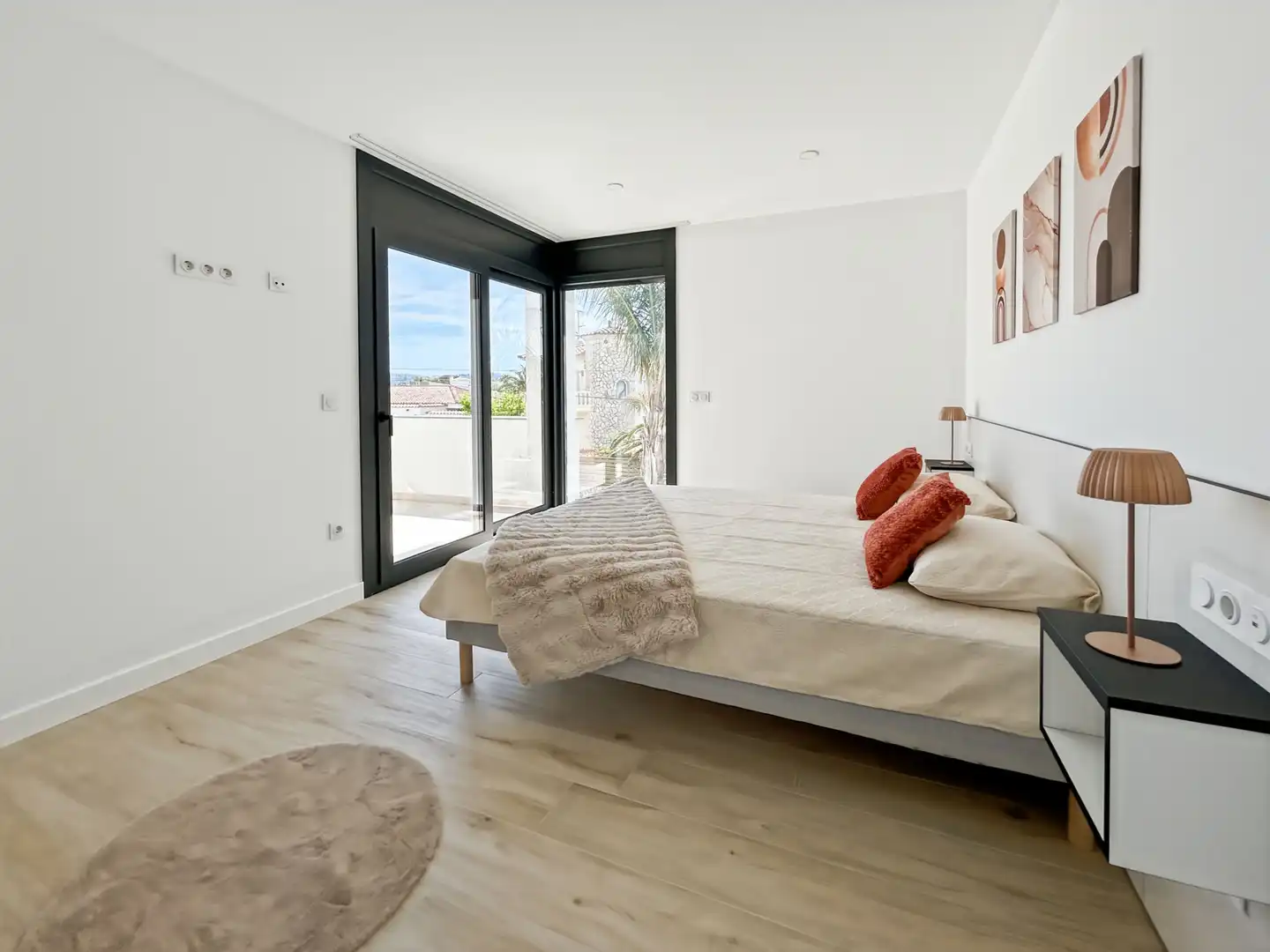 Schlafzimmer von Einfamilien-Reihenhaus zum Verkauf in Empuriabrava mit Klimaanlage, Heizung und Schwimmbad