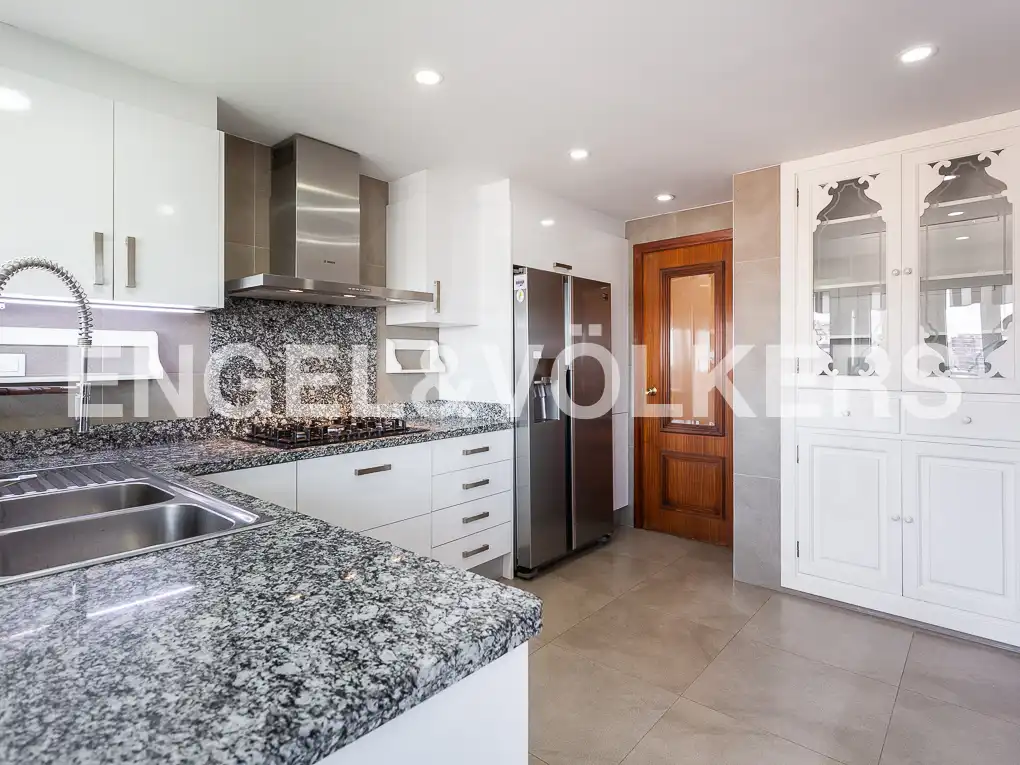 Kitchen of Flat for rent in Valencia  with Air Conditioner, Heating and Terrace