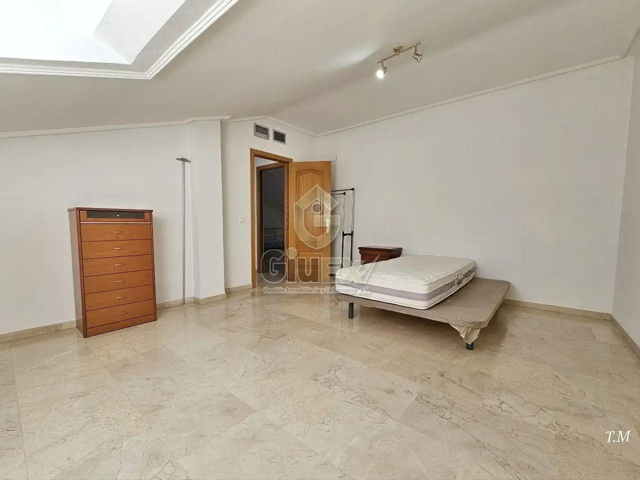 Habitación de Dúplex de alquiler en Cáceres con Aire acondicionado, Calefacción y Terraza