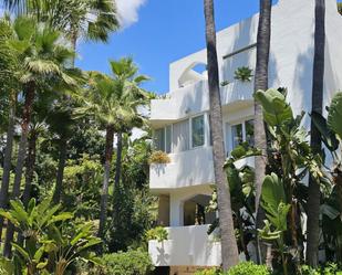 Vista exterior de Apartament en venda en Marbella amb Aire condicionat, Terrassa i Piscina