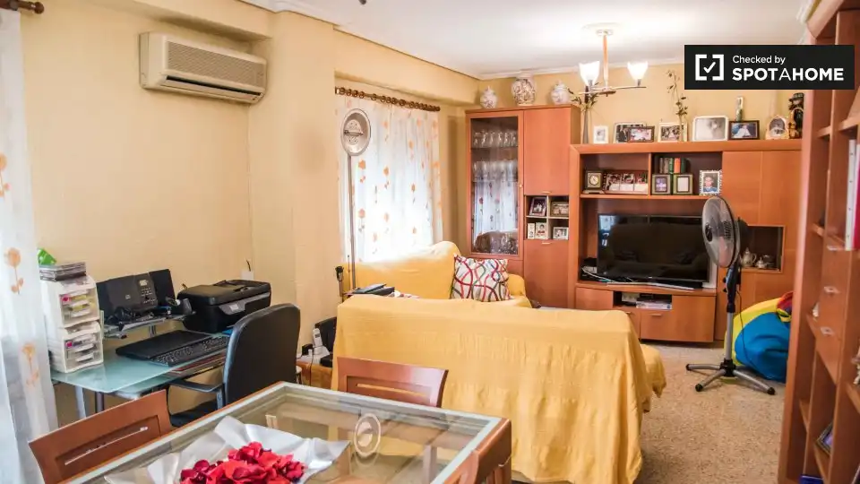 Living room of Flat for rent in Valencia  with Air Conditioner, Heating and Furnished