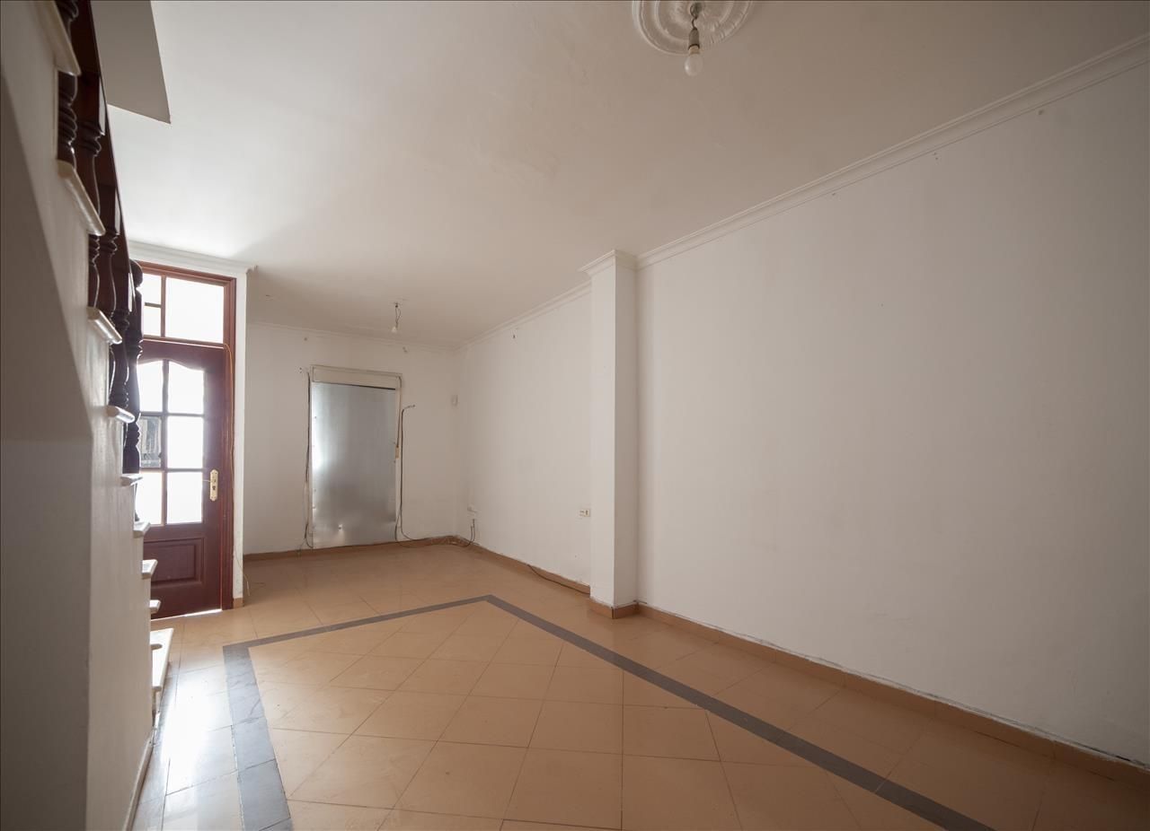 Single-family semi-detached for sale in Los Palacios y Villafranca