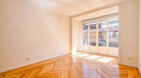 Foto 2 de Piso de alquiler en Jerónimos, Madrid Capital