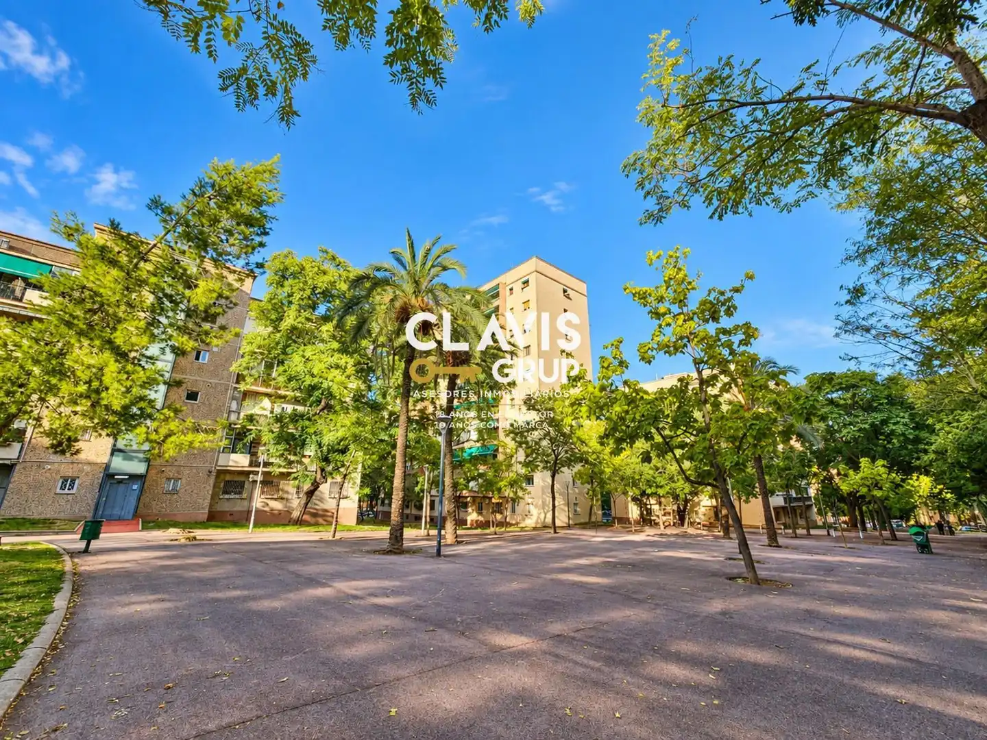 Vista exterior de Piso en venta en Nou Barris
