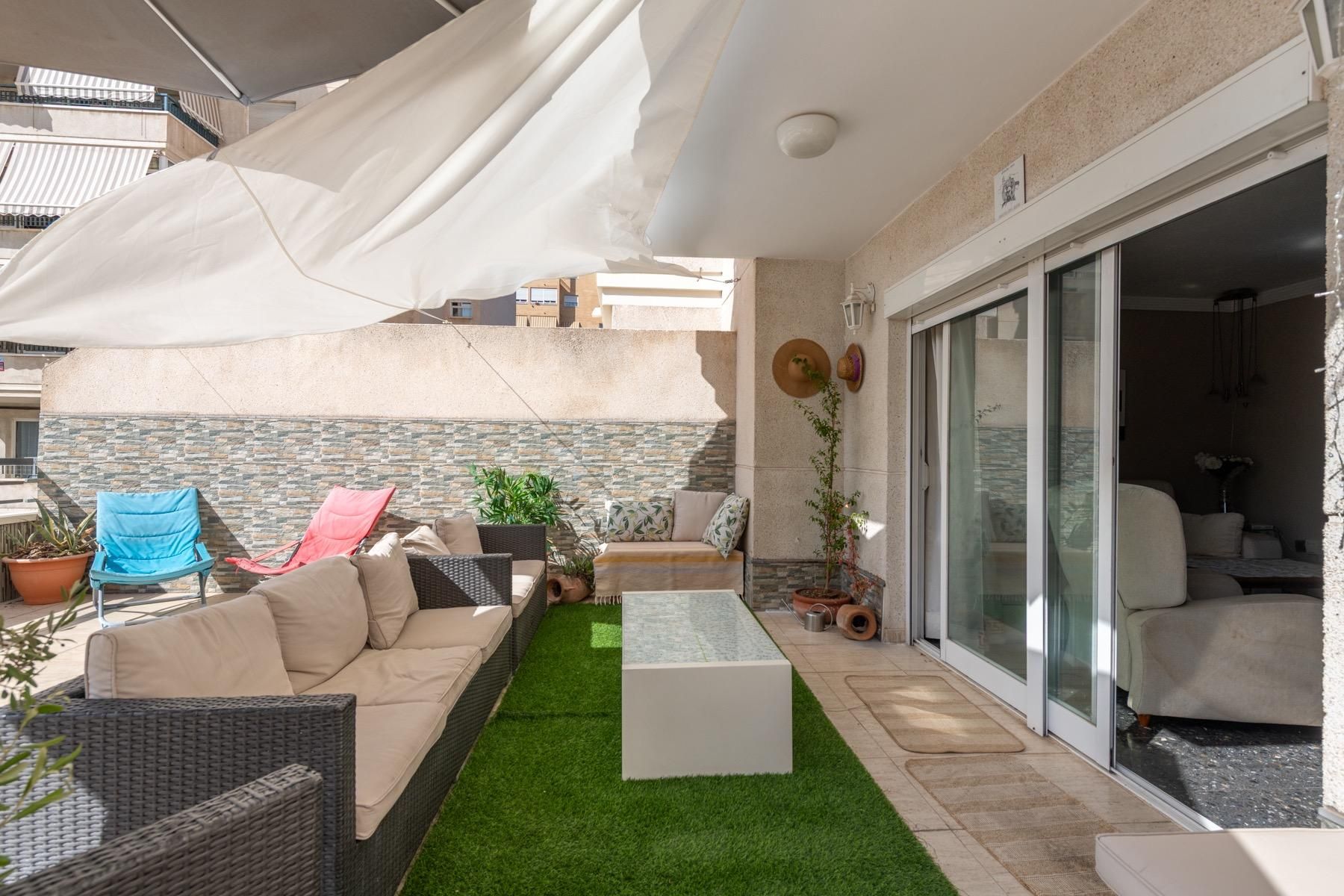 Terrassa de Pis de lloguer en Alicante / Alacant amb Jardí privat, Terrassa i Piscina comunitària
