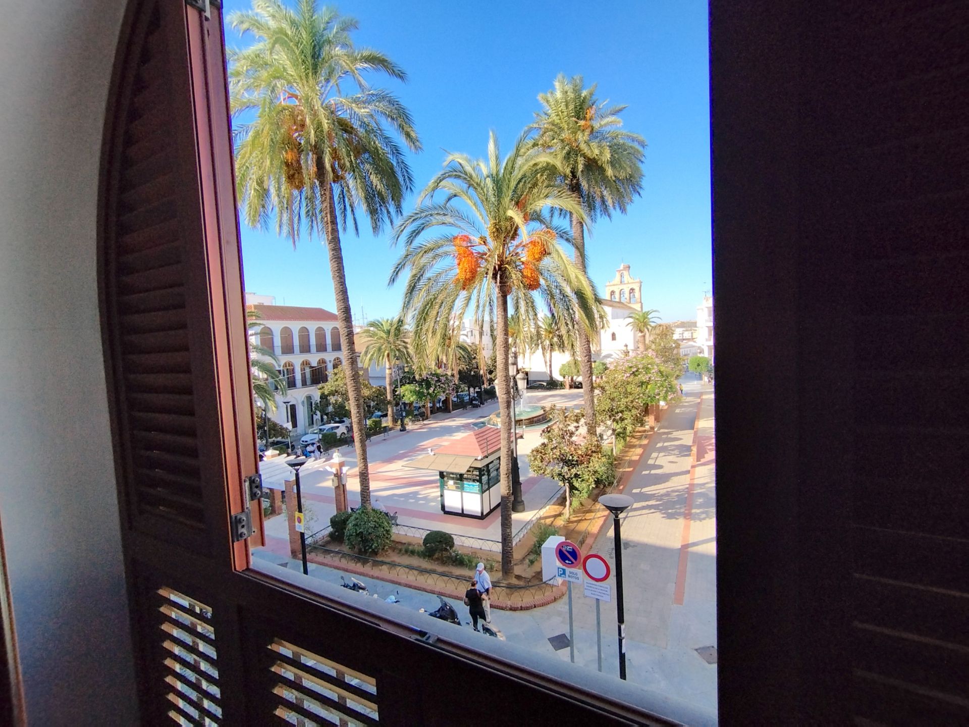 Vista exterior de Pis en venda en Lepe amb Traster i Balcó