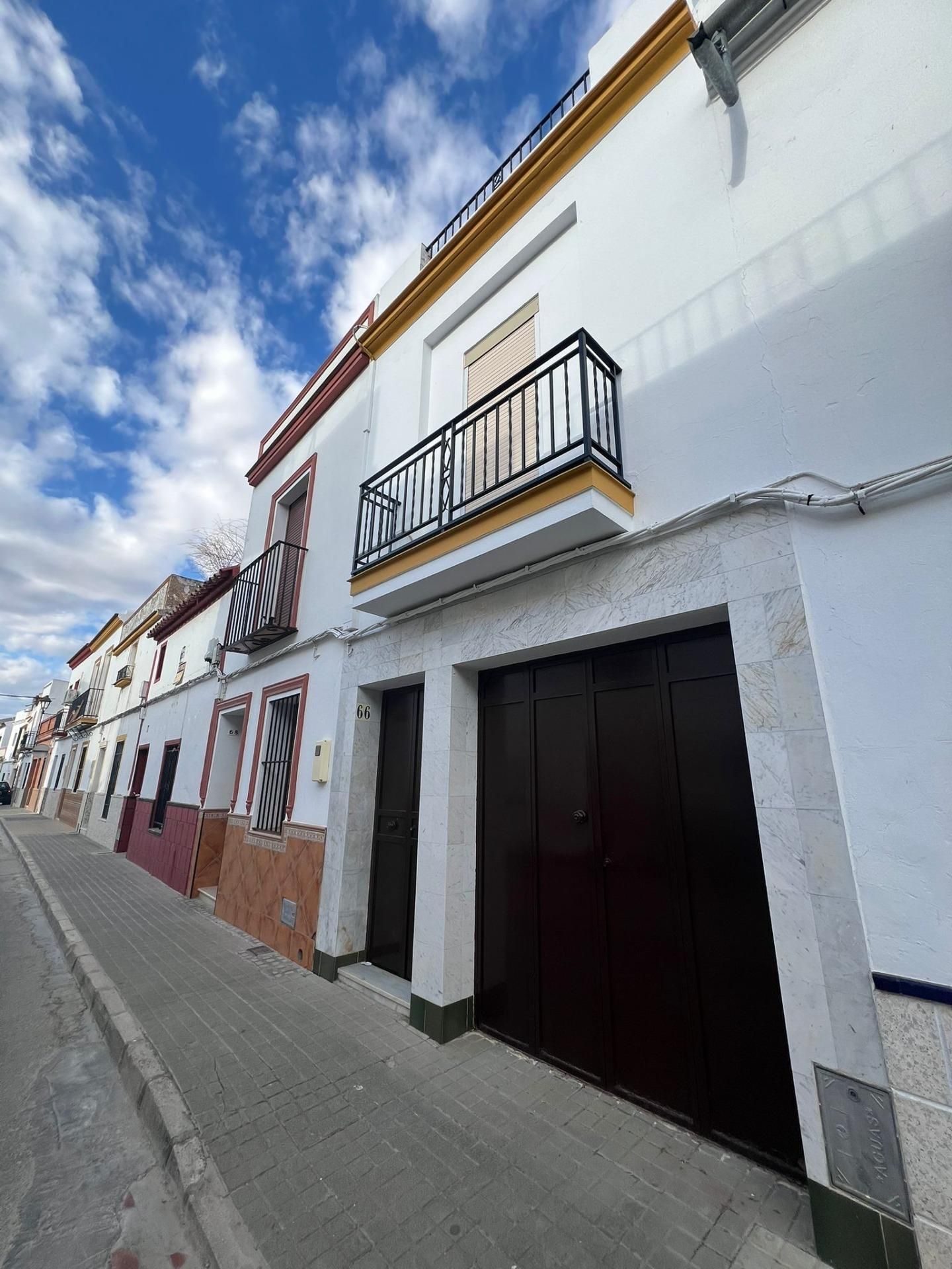 Exterior view of House or chalet for sale in Fuentes de Andalucía