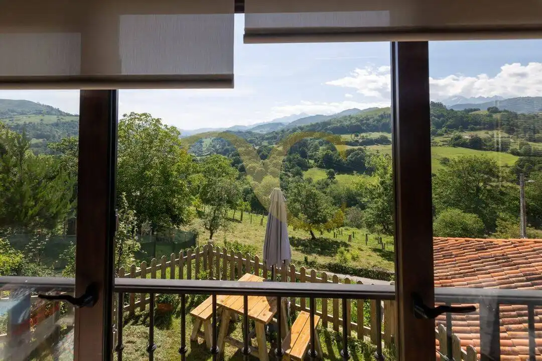 Jardí de Casa o xalet en venda en Cangas de Onís amb Calefacció, Jardí privat i Terrassa