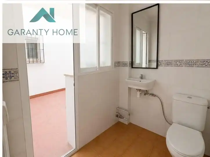 Baño de Planta baja de alquiler en Málaga con Aire acondicionado, Jardín privado y Terraza