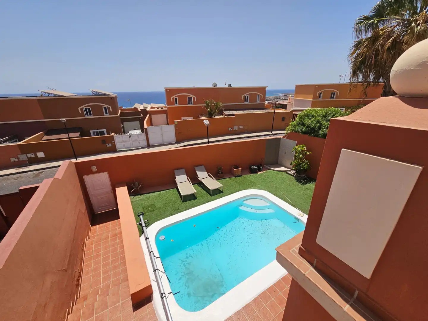 Vista exterior de Casa adosada en venda en Puerto del Rosario amb Aire condicionat, Jardí privat i Terrassa
