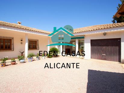 Vista exterior de Casa o xalet en venda en Alicante / Alacant amb Aire condicionat, Terrassa i Piscina