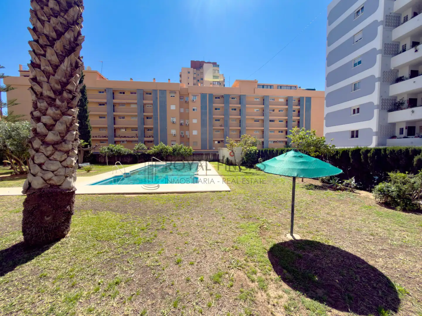 Vista exterior de Piso en venta en Fuengirola con Aire acondicionado, Calefacción y Piscina comunitaria