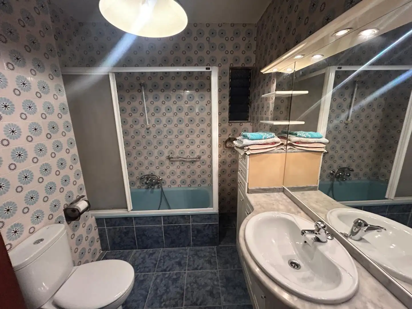 Bathroom of Flat for rent in Torrelavega   with Heating, Parquet flooring and Furnished