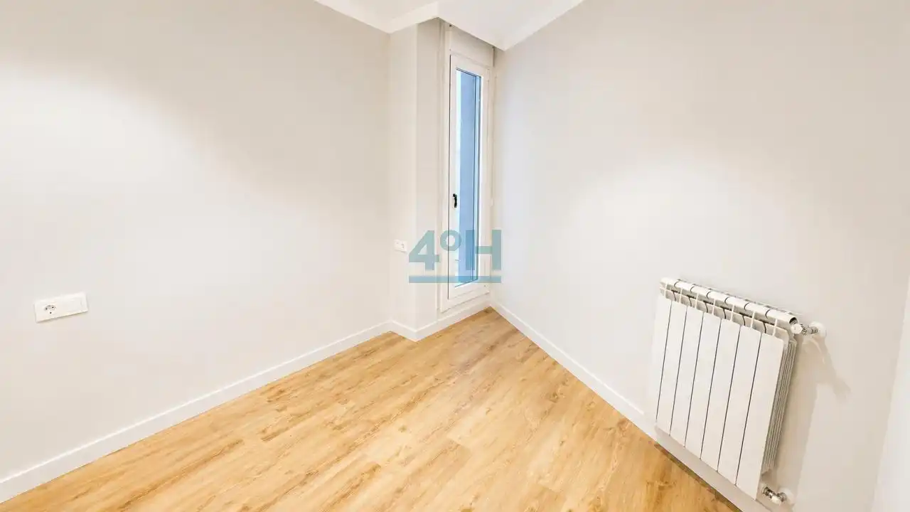 Habitación de Apartamento en venta en Ourense Capital  con Calefacción y Balcón