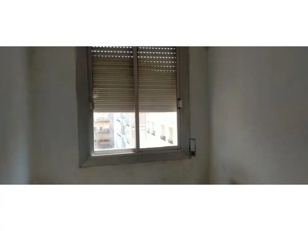 Bedroom of Flat for sale in Girona