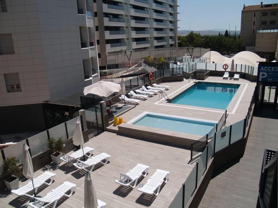 Swimming pool of Flat to rent in  Granada Capital  with Air Conditioner, Heating and Furnished