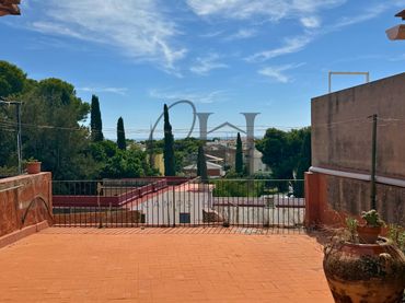 Adossat en venda a Plaça de la Font