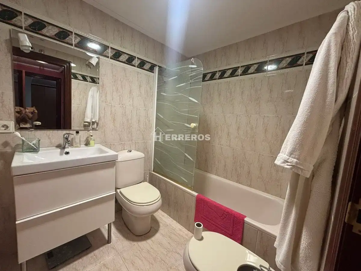 Baño de Piso en venta en  Logroño con Calefacción, Parquet y Terraza
