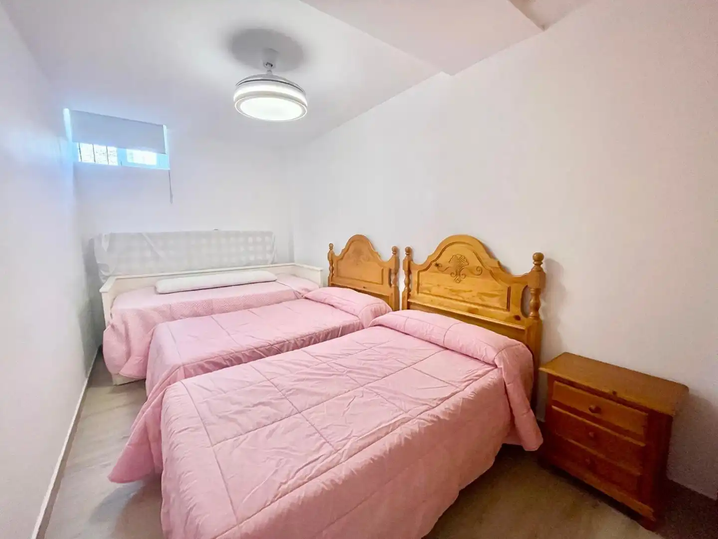 Schlafzimmer von Erdgeschoss zum Verkauf in Salobreña mit Möbliert und Gemeinschaftspool
