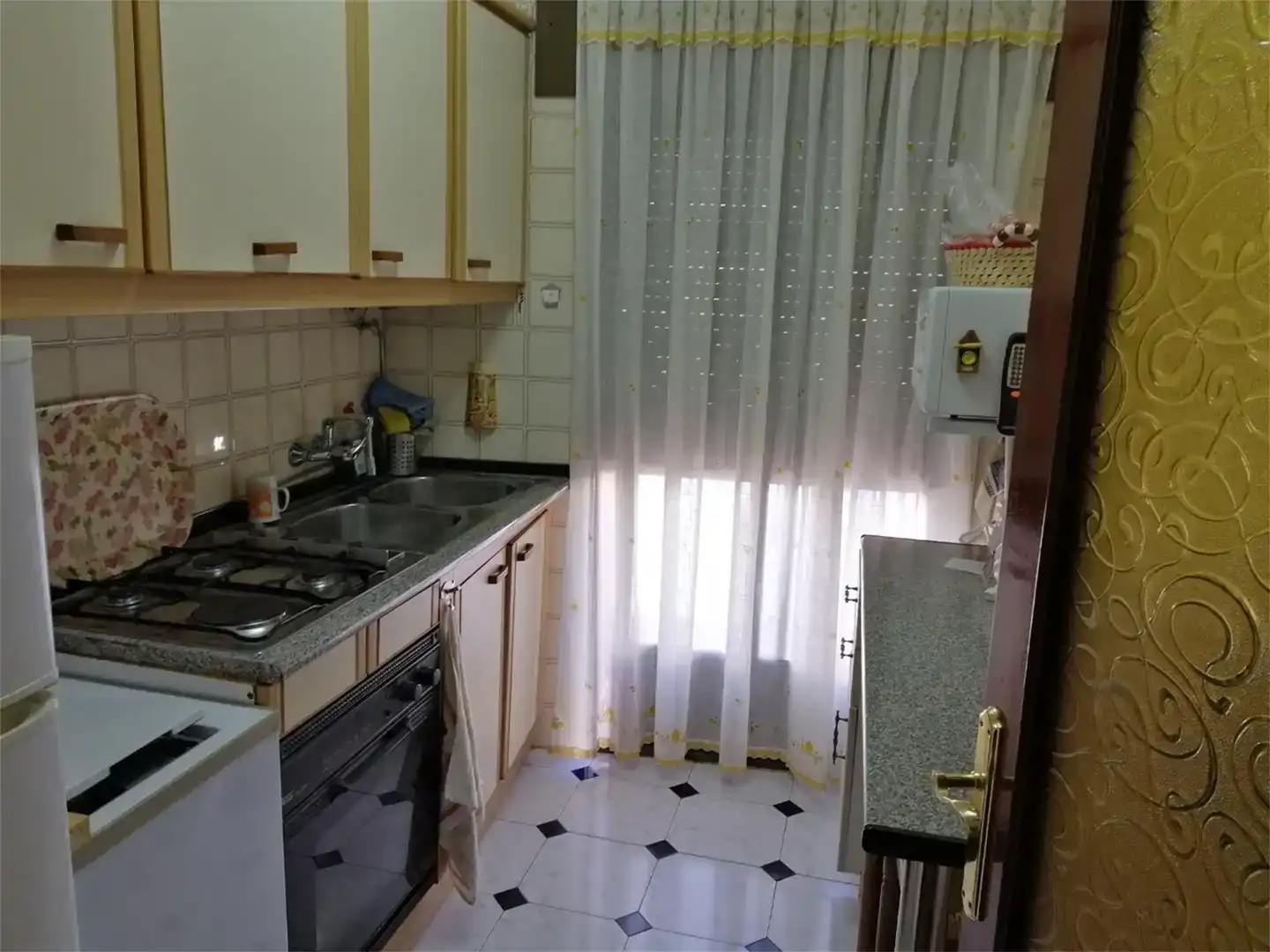 Cuina de Pis en venda en Monroy amb Moblat i Balcó