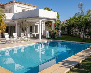 Piscina de Casa o xalet en venda en Marbella amb Calefacció, Jardí privat i Terrassa