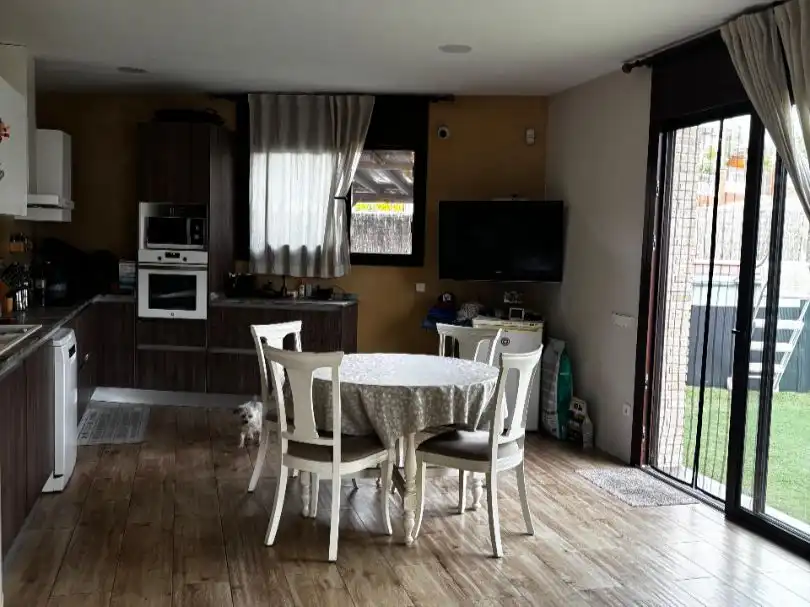 Comedor de Casa o chalet para compartir en Lliçà d'Amunt con Jardín privado, Terraza y Piscina