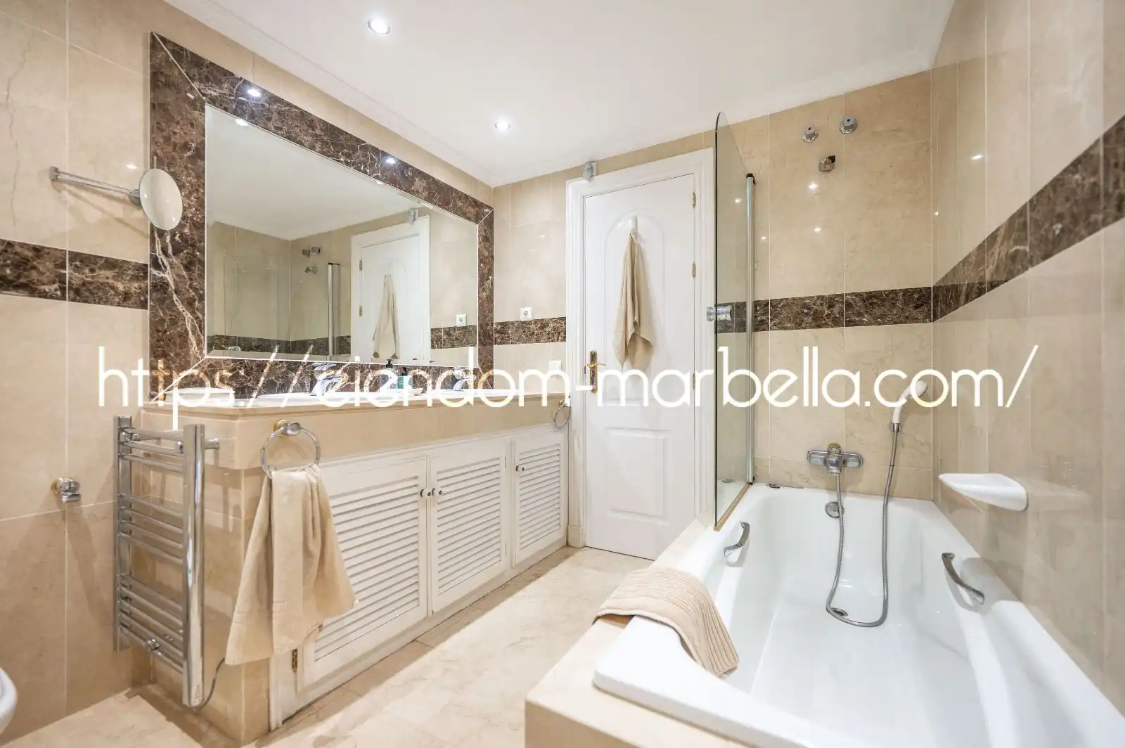 Bathroom of Apartments for sale in Marbella  with Air Conditioner, Heating and Terrace