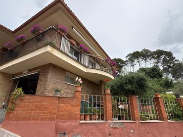 Casa con balcone in vendita a Carrer de ĽEspiga