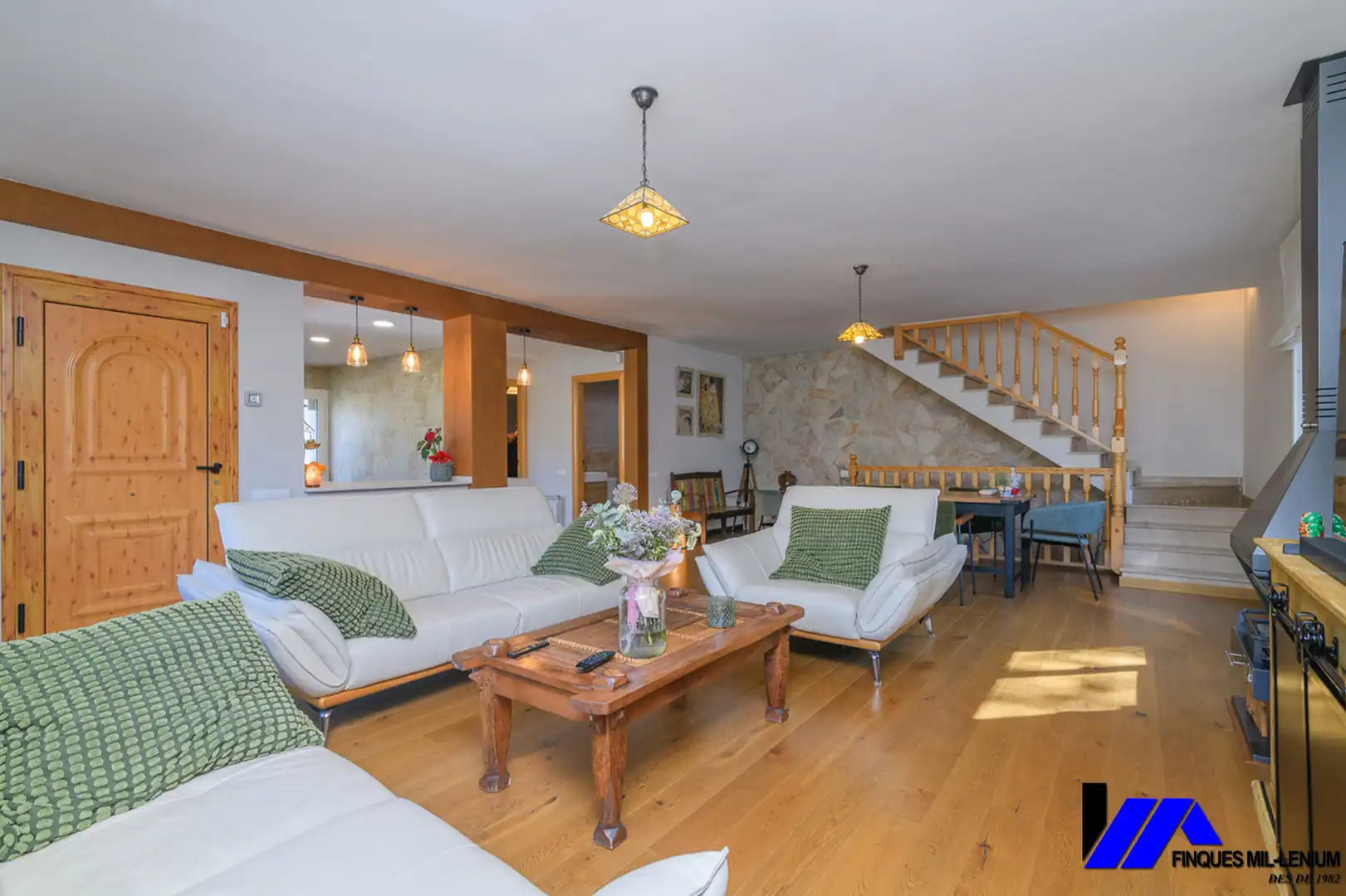 Sala de estar de Casa o chalet en venta en Vallirana con Aire acondicionado, Calefacción y Jardín privado