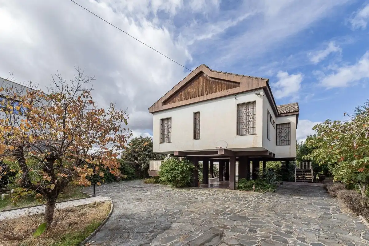 Houses for sale in Avenida HUETOR VEGA, Cájar